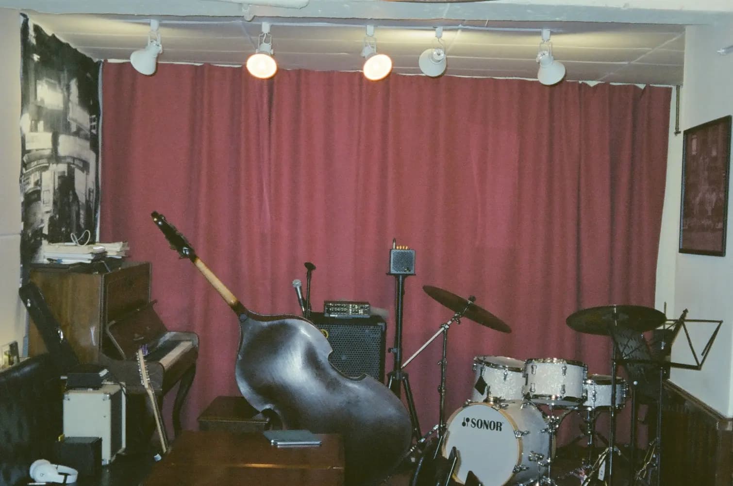 Oleo Jazz Pub Interior